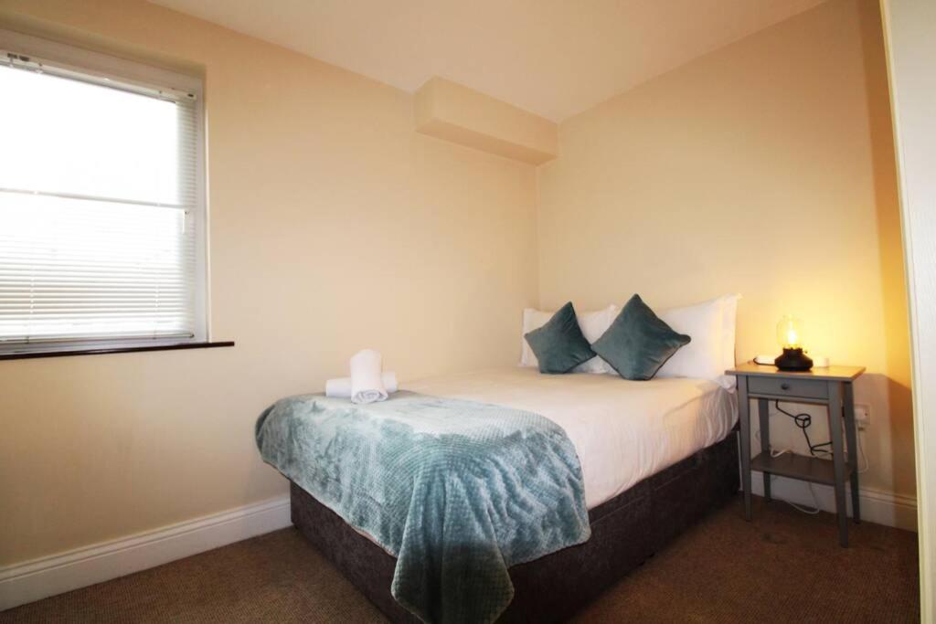 דירות Large 3 Bed, Galway City Centre מראה חיצוני תמונה