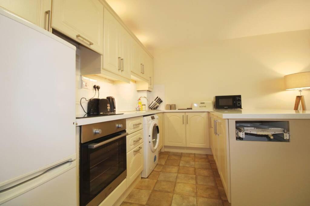 דירות Large 3 Bed, Galway City Centre מראה חיצוני תמונה