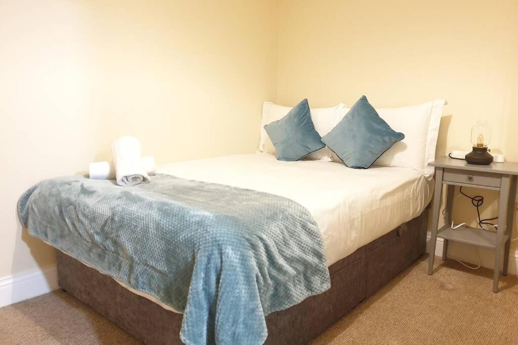 דירות Large 3 Bed, Galway City Centre מראה חיצוני תמונה