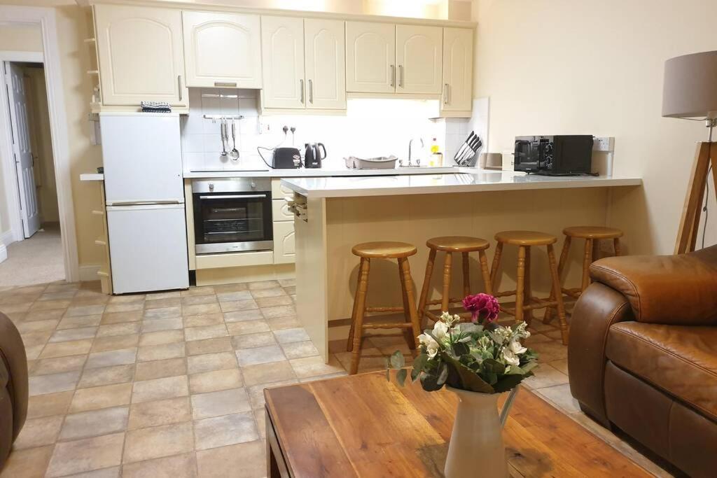 דירות Large 3 Bed, Galway City Centre מראה חיצוני תמונה
