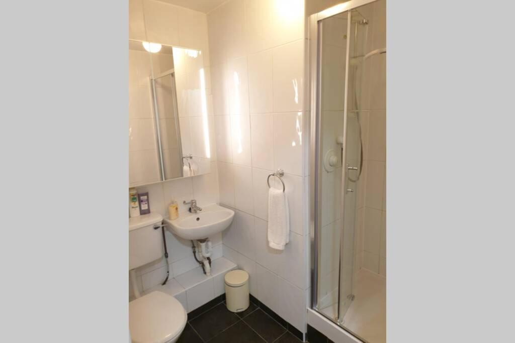 דירות Large 3 Bed, Galway City Centre מראה חיצוני תמונה