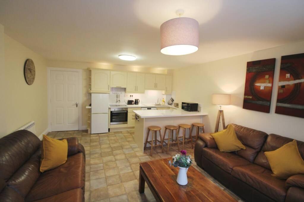 דירות Large 3 Bed, Galway City Centre מראה חיצוני תמונה