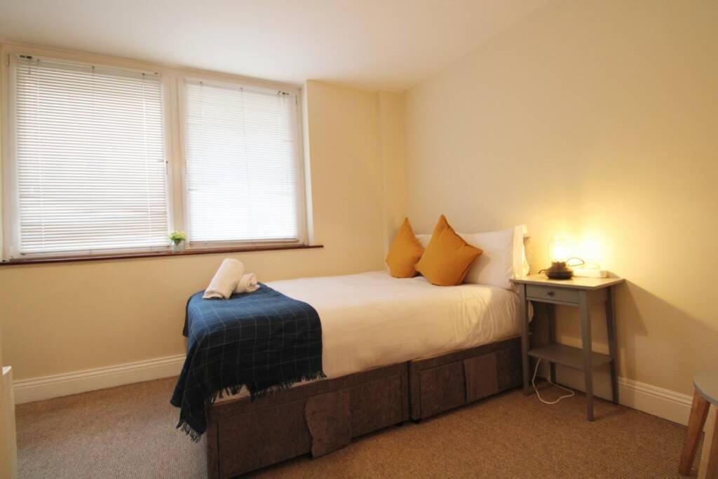 דירות Large 3 Bed, Galway City Centre מראה חיצוני תמונה
